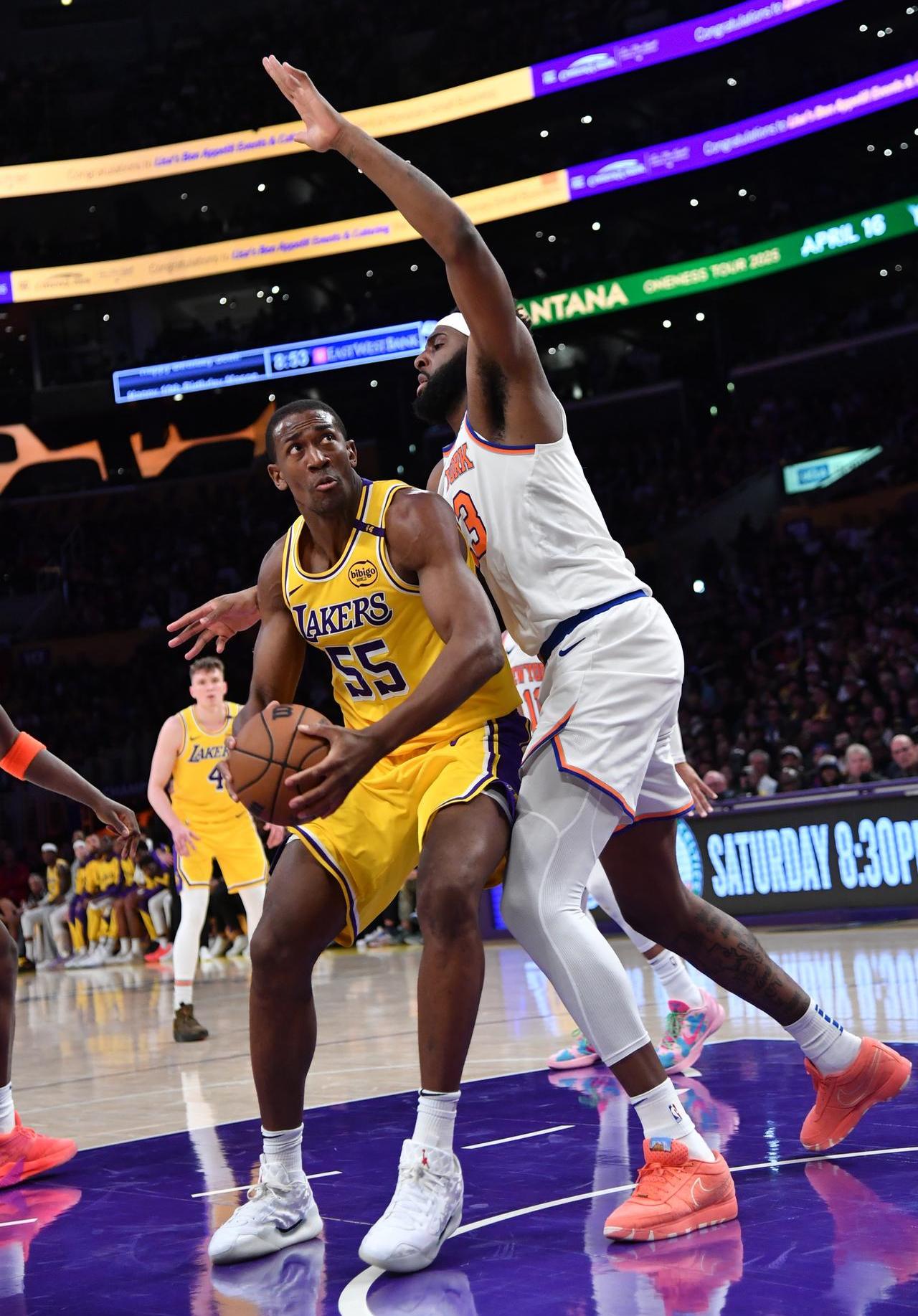 尼克斯鏖战太阳，东契奇统治全场