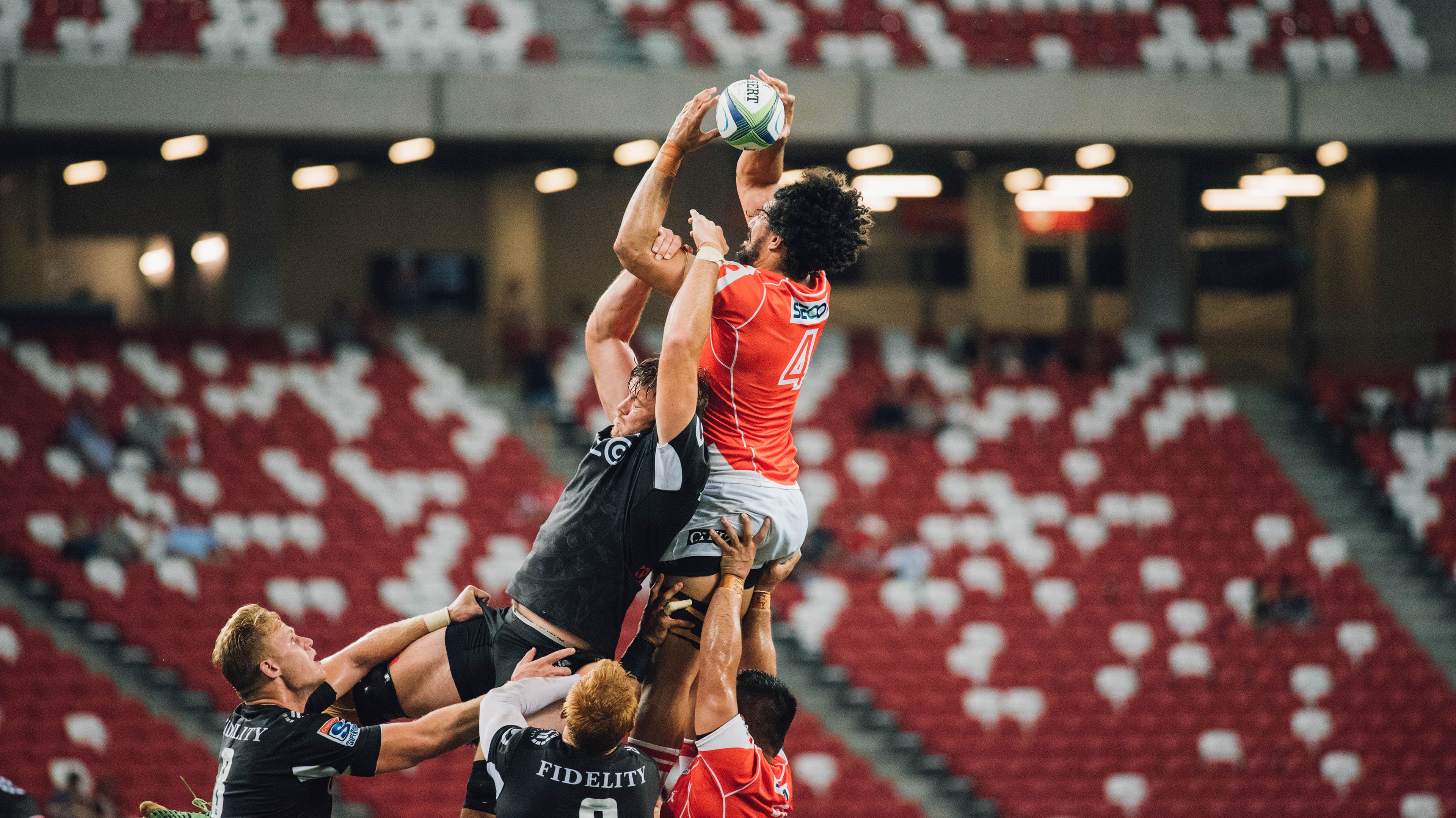 布克冠军级表现撕裂防线,国王队强行终结深圳队连胜神话