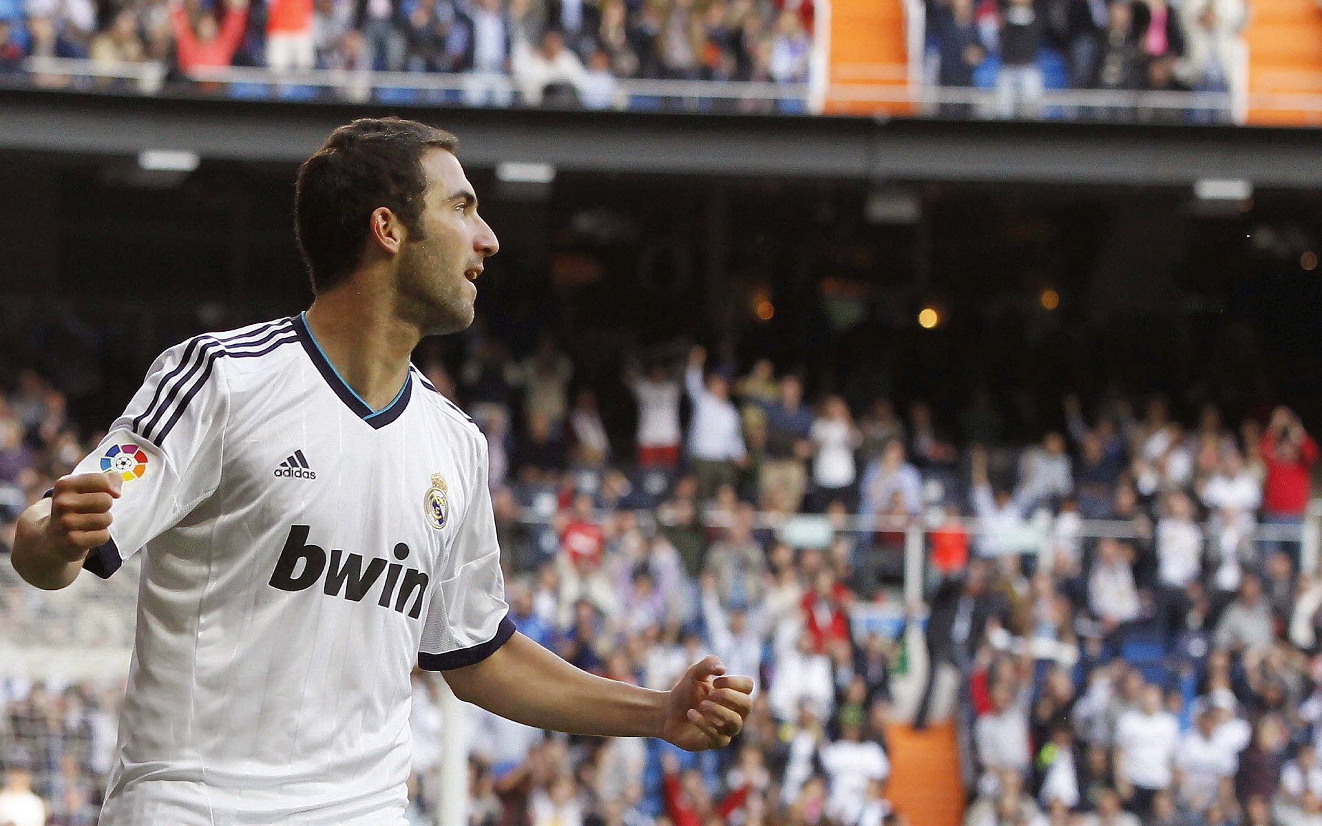 牙买加闪电劈开绿茵场，卡塞米罗铁蹄踏碎NBA总决赛